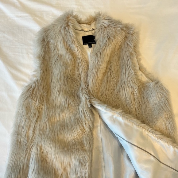 Banana Republic, faux fur lined vest, XL, Winter White with silver essence - Picture 3 of 8